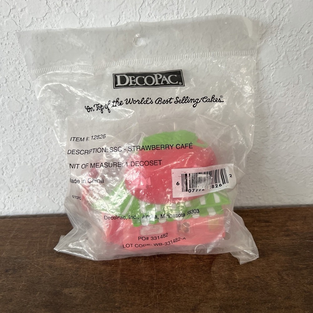 NEW DecoPac Cake Topper‎ Strawberry Shortcake Cafe Play-set And Mini Figure